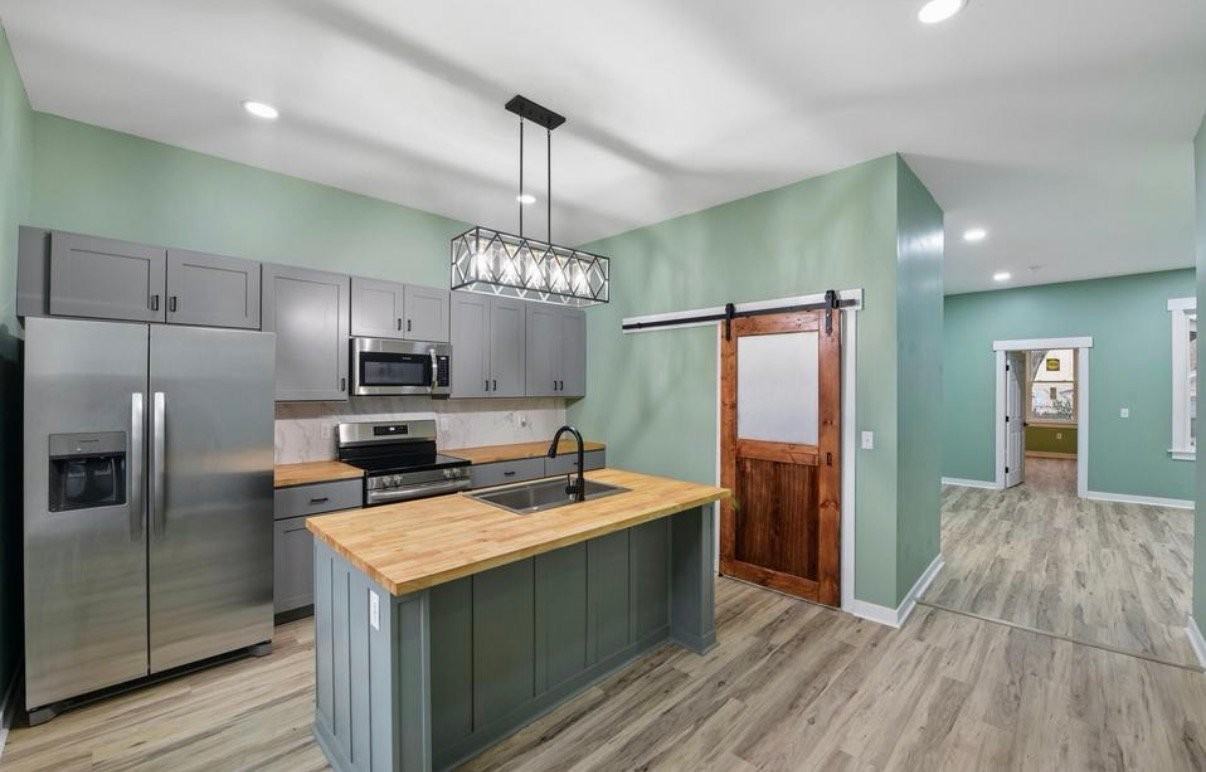 139 5th Ave - Photo 2 of 12