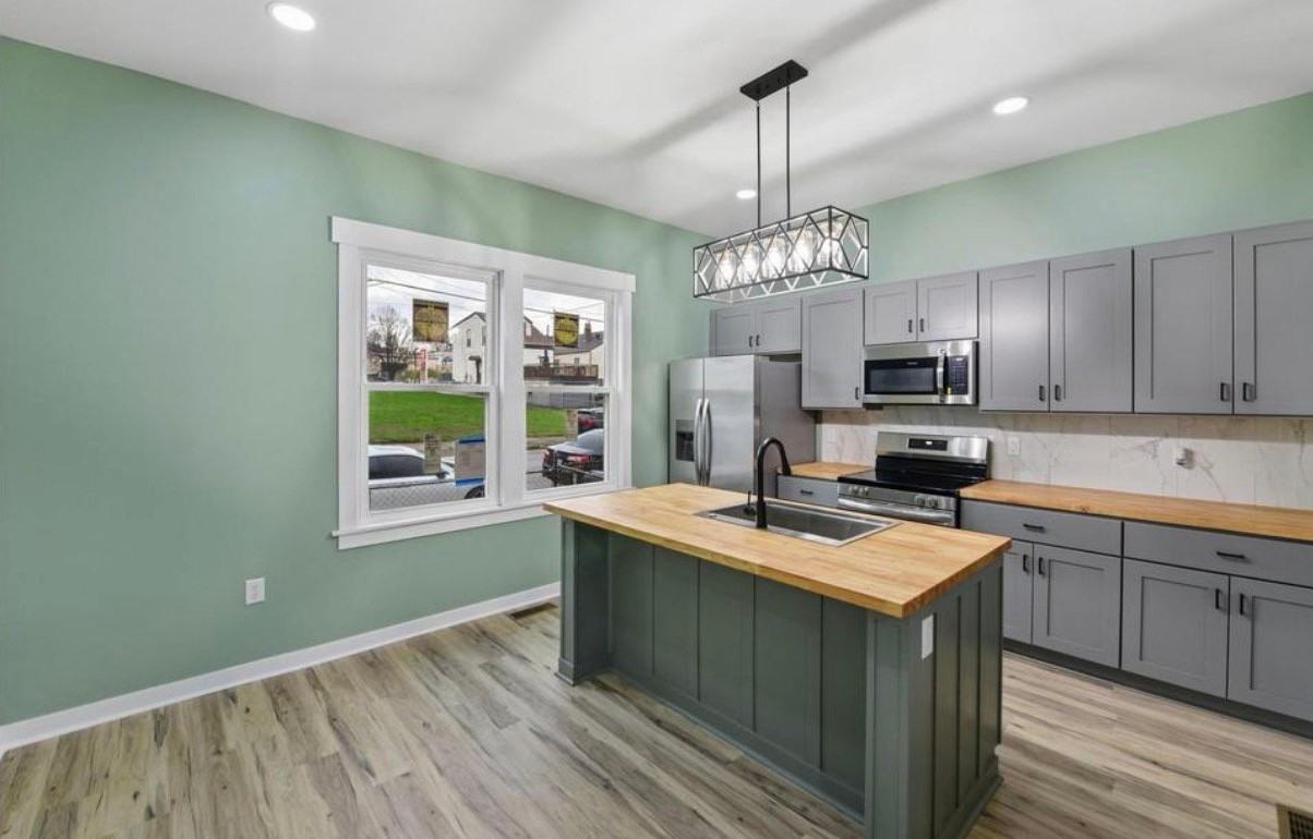139 5th Ave - Photo 3 of 12