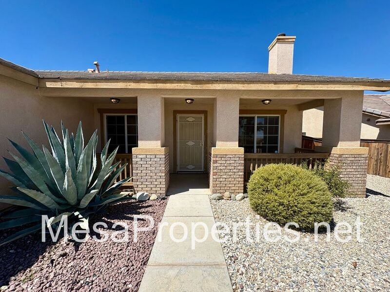15670 Pearmain St - Photo 4 of 27