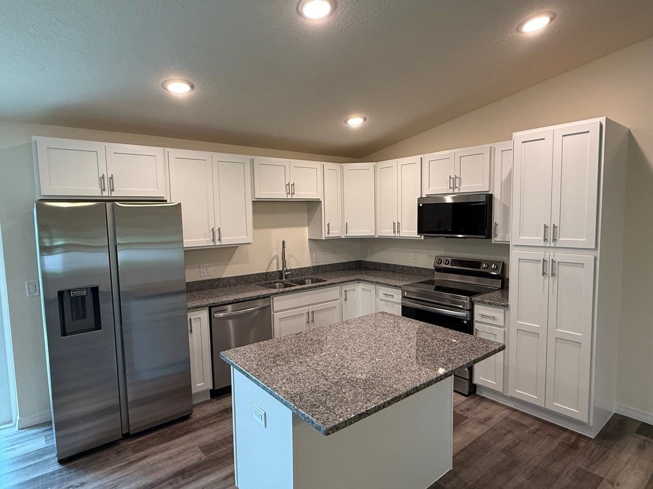 1039 Coney Ct - Photo 3 of 9