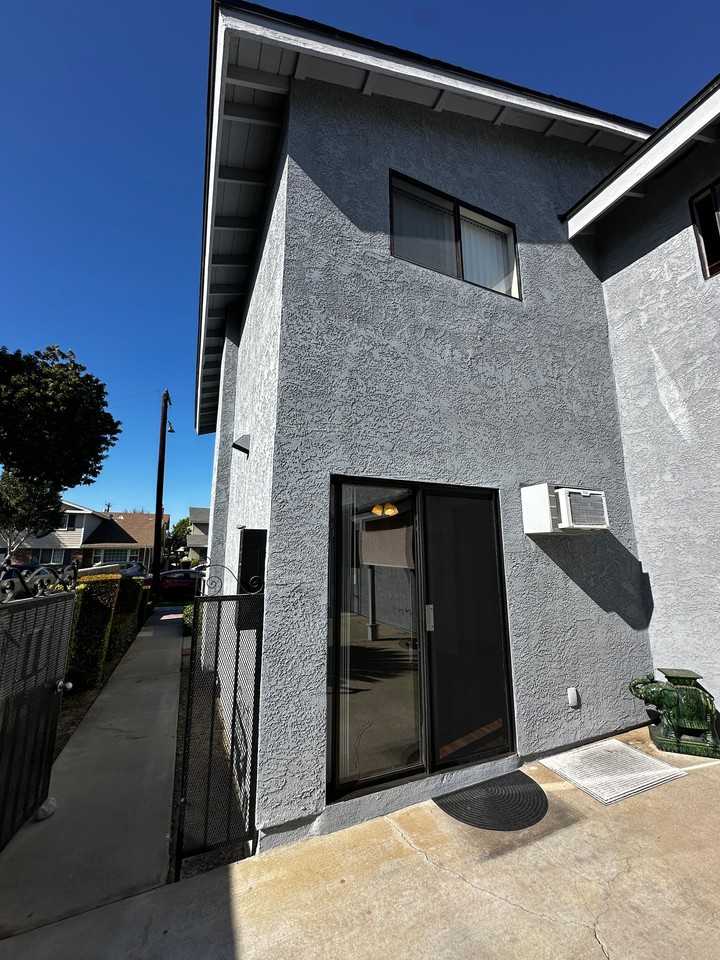 4280 Green Ave - Photo 4 of 20