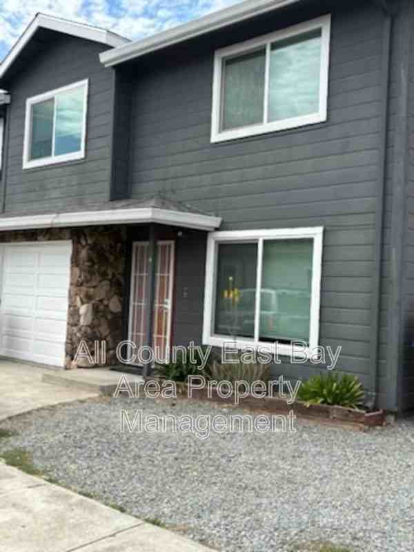 37022 Locust St - Photo 2 of 16
