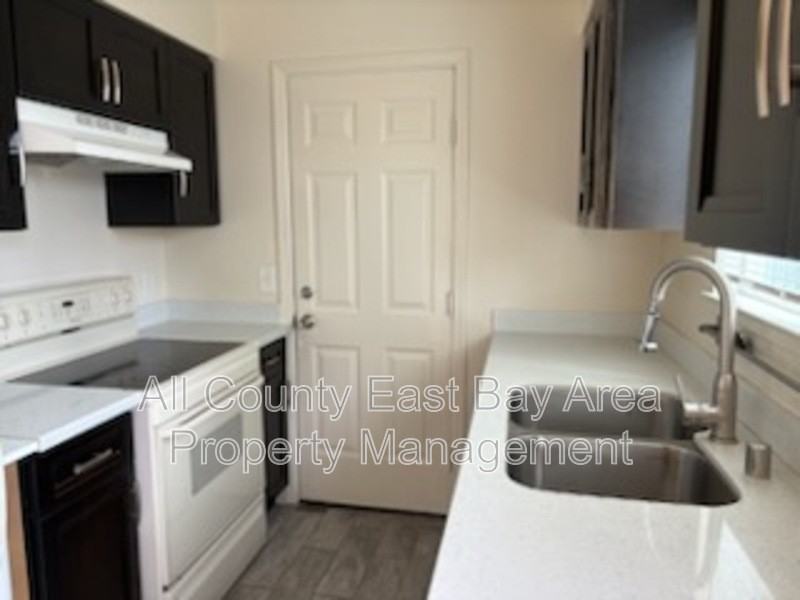 37022 Locust St - Photo 5 of 16