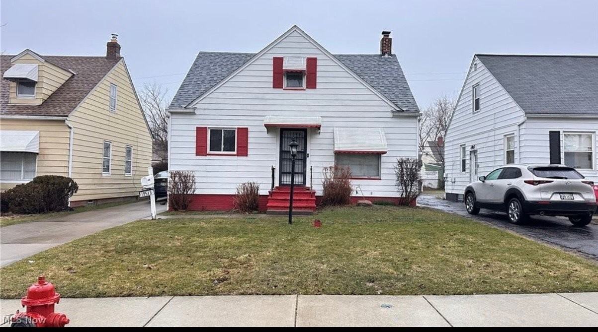 19513 Beverly Ave - Photo 3 of 11