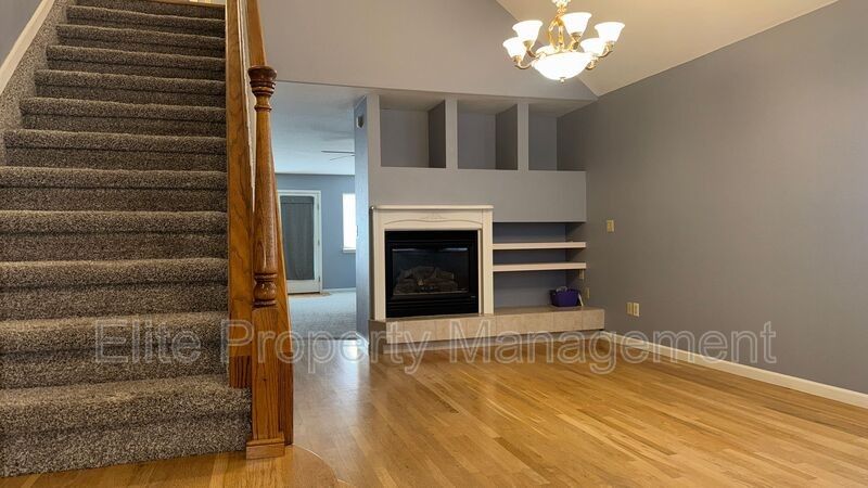 761 S Laurue Dr - Photo 4 of 29