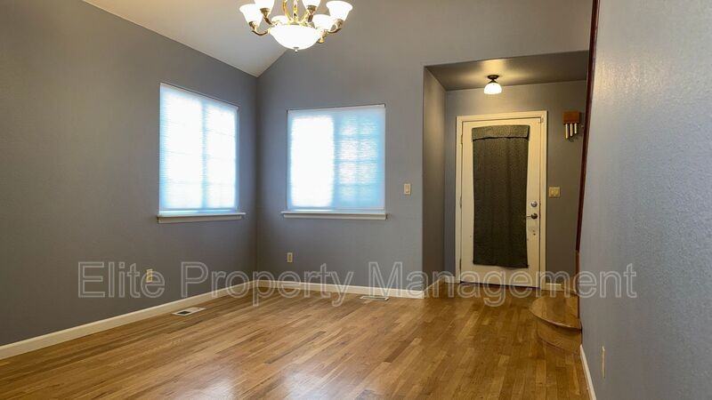 761 S Laurue Dr - Photo 5 of 29