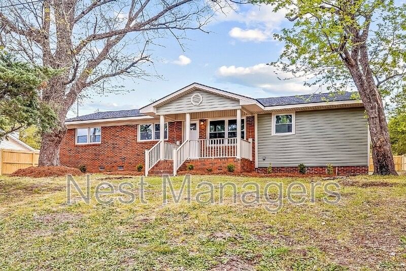 1604 Crescent Dr - Photo 2 of 14
