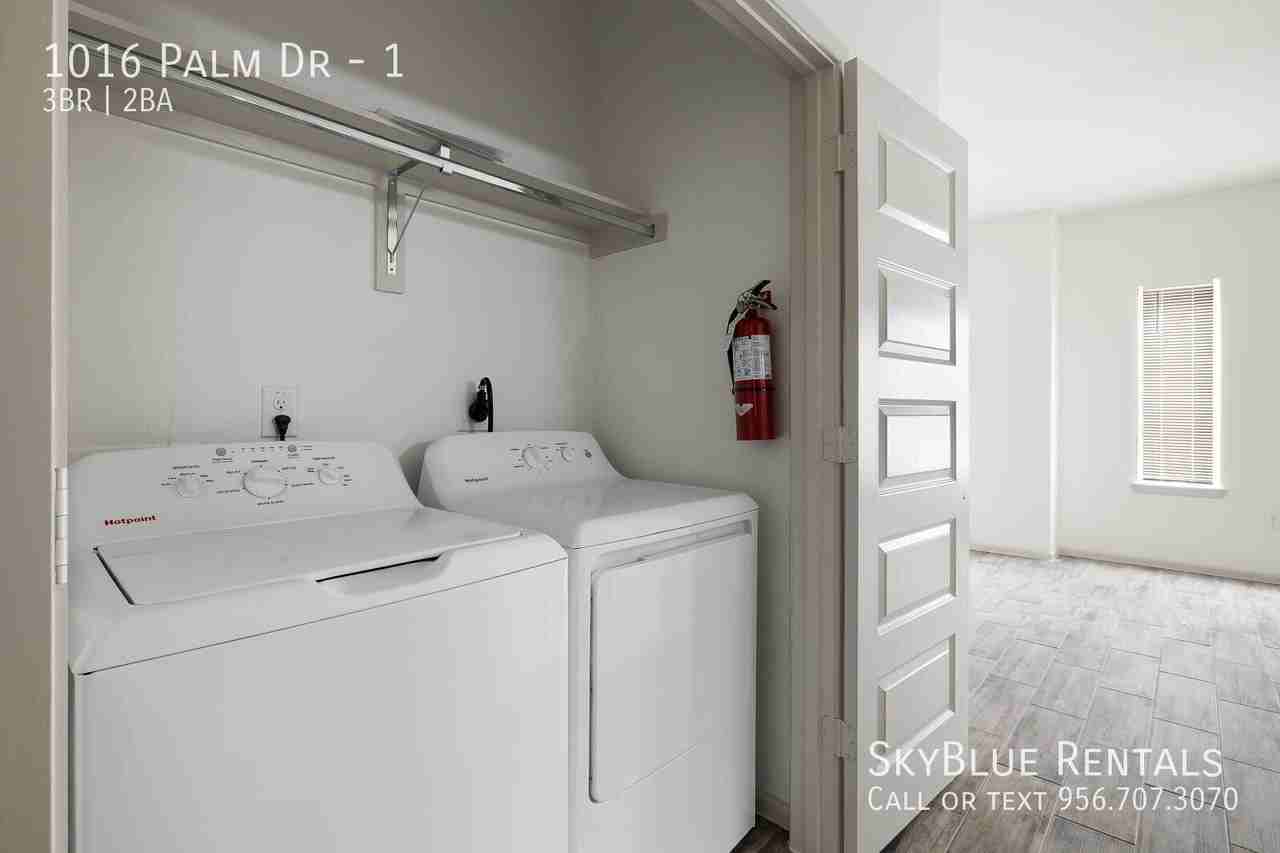 1016 Palm Dr #1 - Photo 4 of 6
