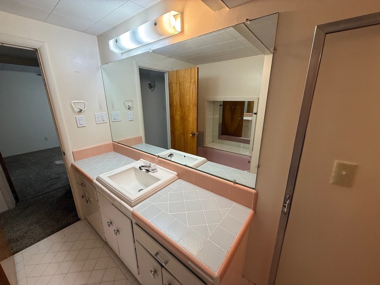 6302 S Westridge St #B - Photo 5 of 12