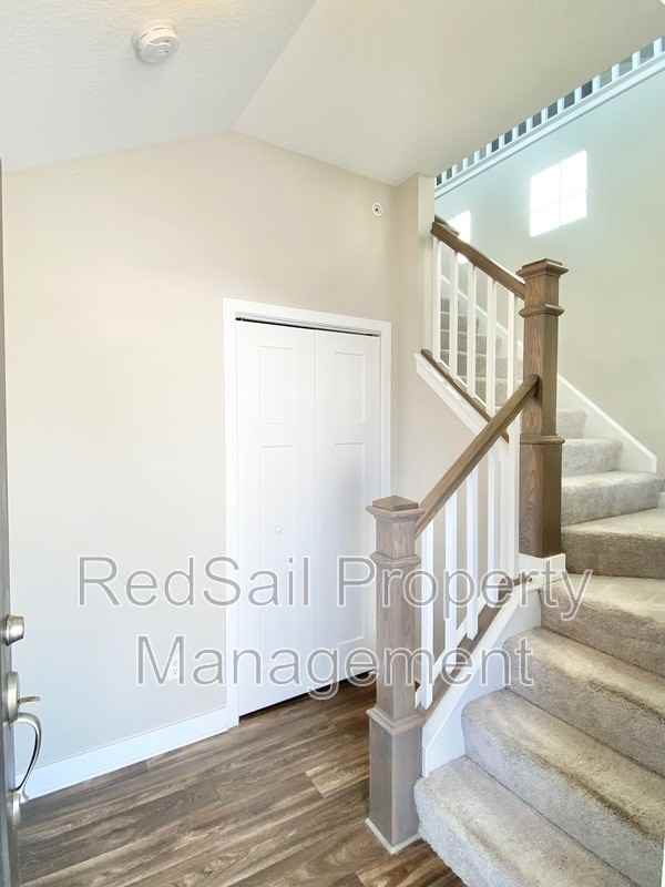 520 Fishers Ct - Photo 2 of 17