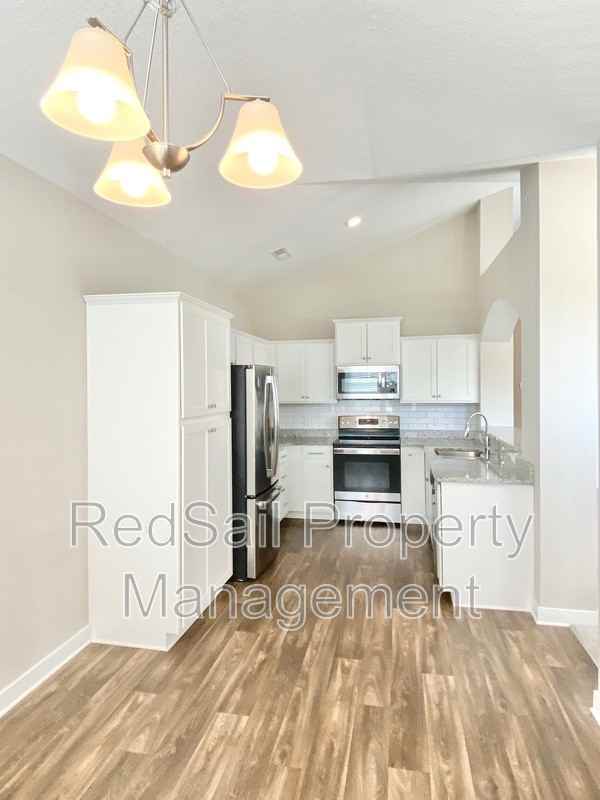 520 Fishers Ct - Photo 5 of 17