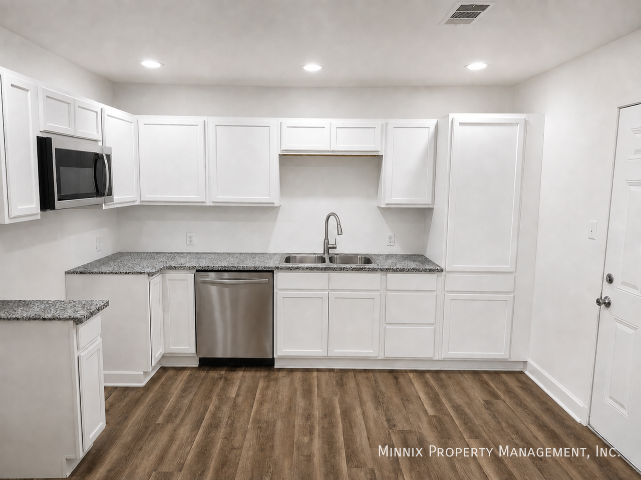 2405 25th St - Photo 4 of 11