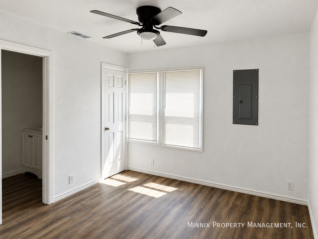 2405 25th St - Photo 5 of 11