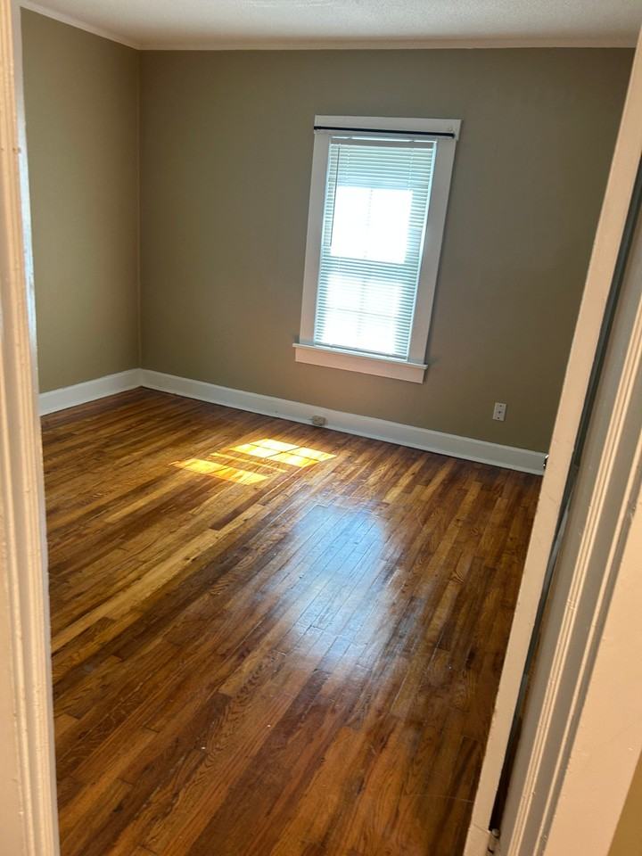 1216 N Spring St - Photo 5 of 13