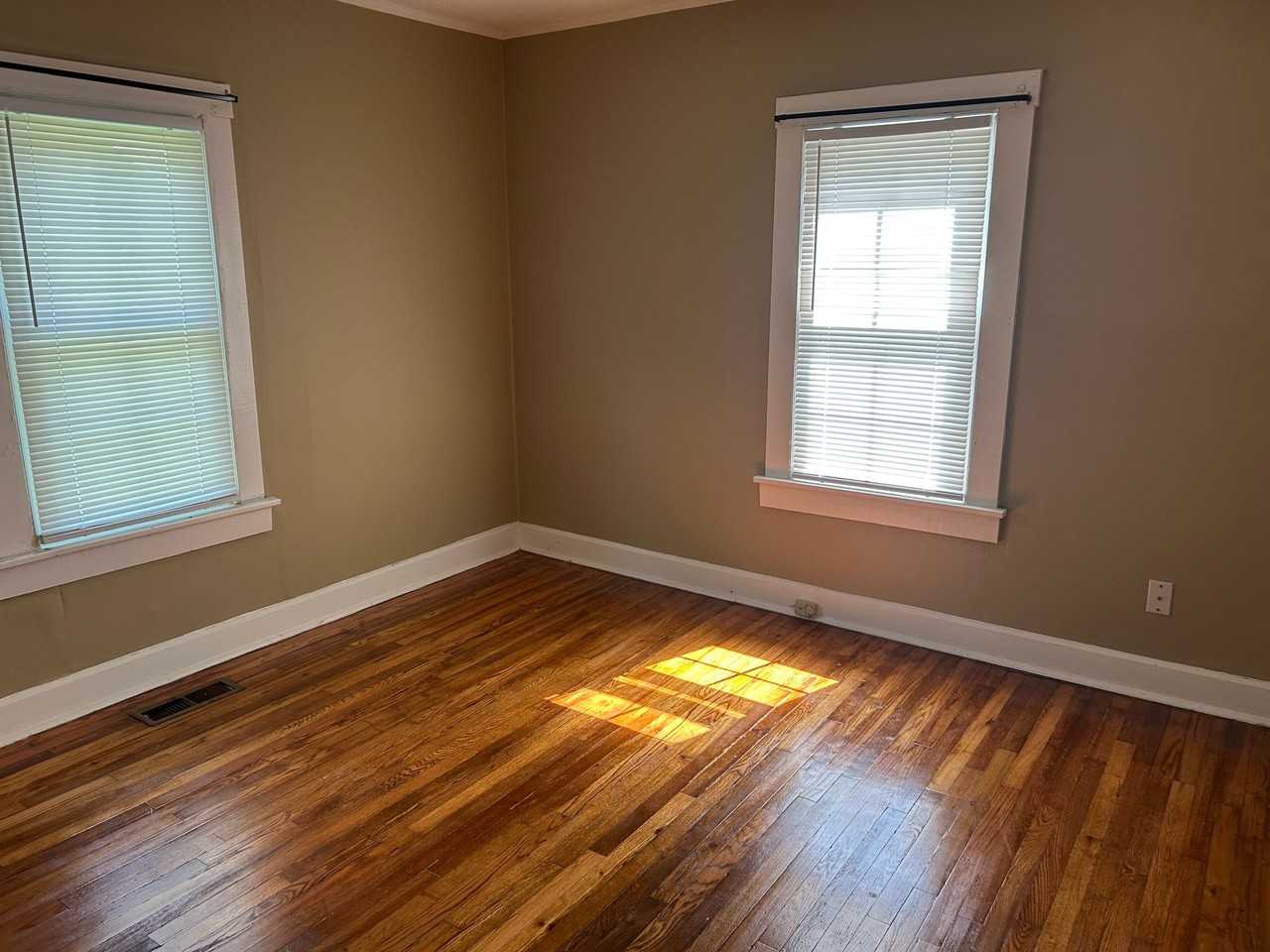1216 N Spring St - Photo 7 of 13