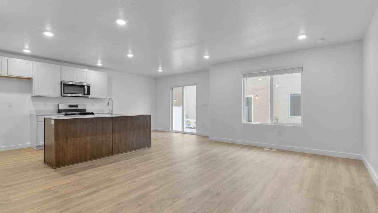 1936 E Corriente Dr - Photo 3 of 16