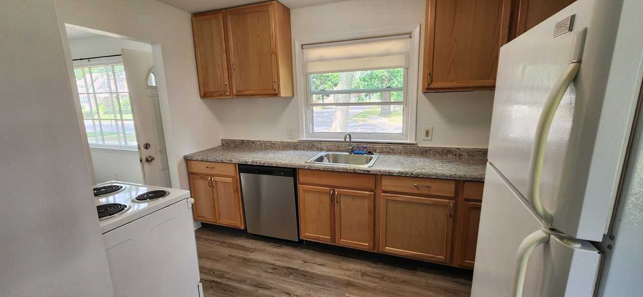 300 E Marshall St - Photo 3 of 11