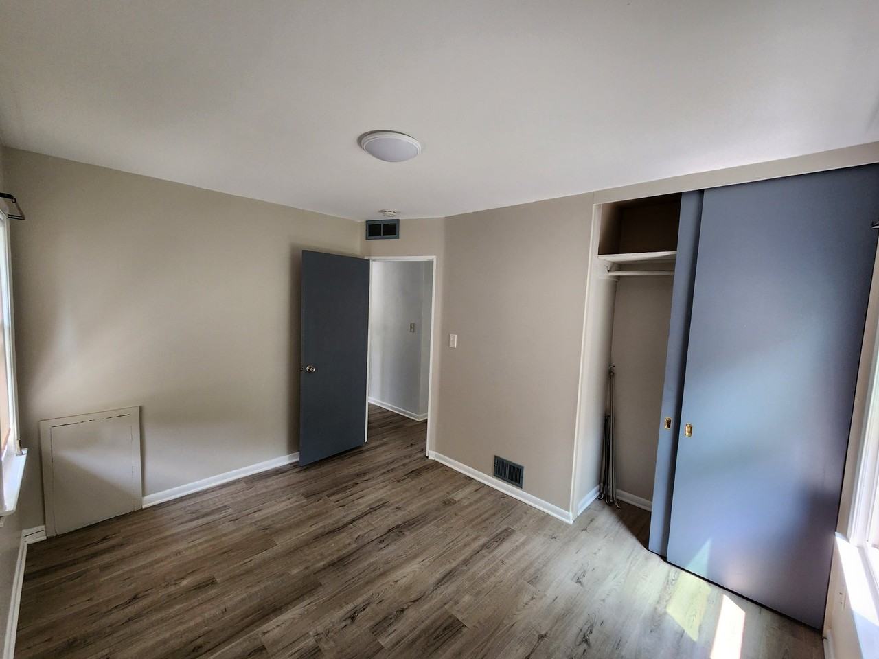 300 E Marshall St - Photo 5 of 11