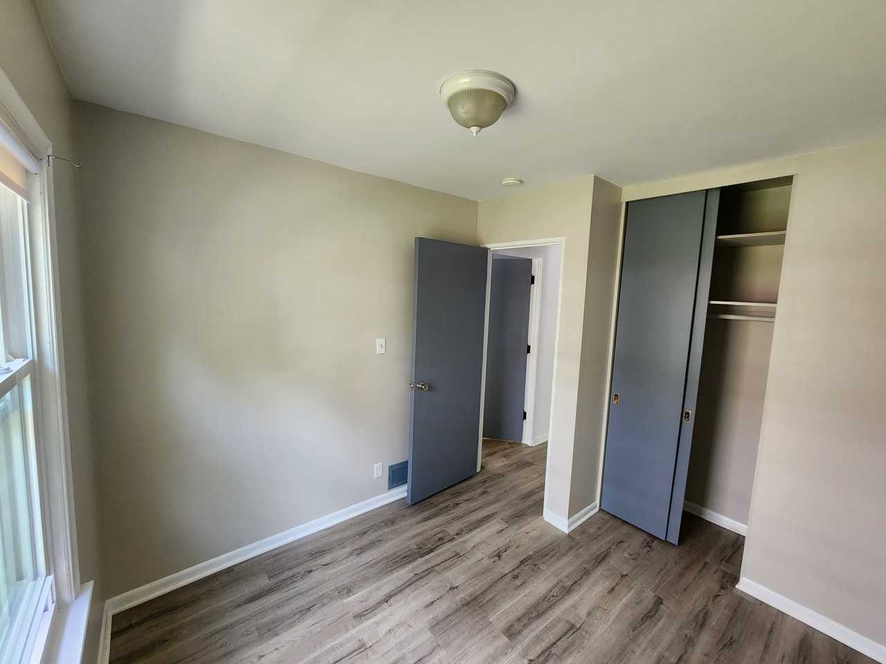 300 E Marshall St - Photo 7 of 11