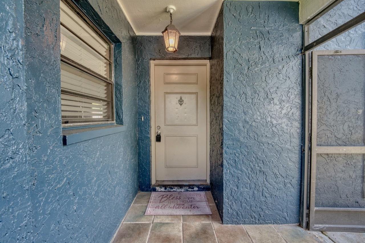 10007 Oakengate Pl - Photo 2 of 15