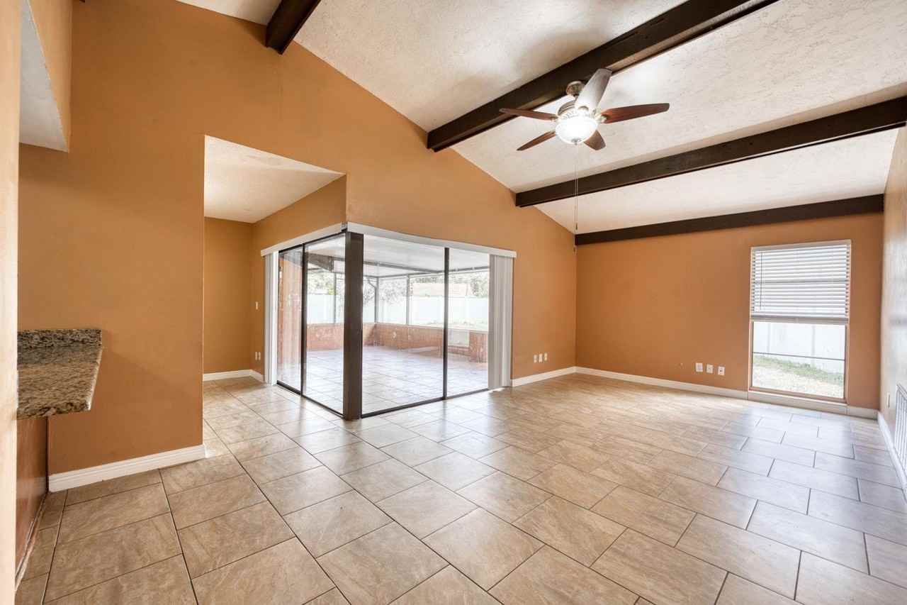 10007 Oakengate Pl - Photo 4 of 15