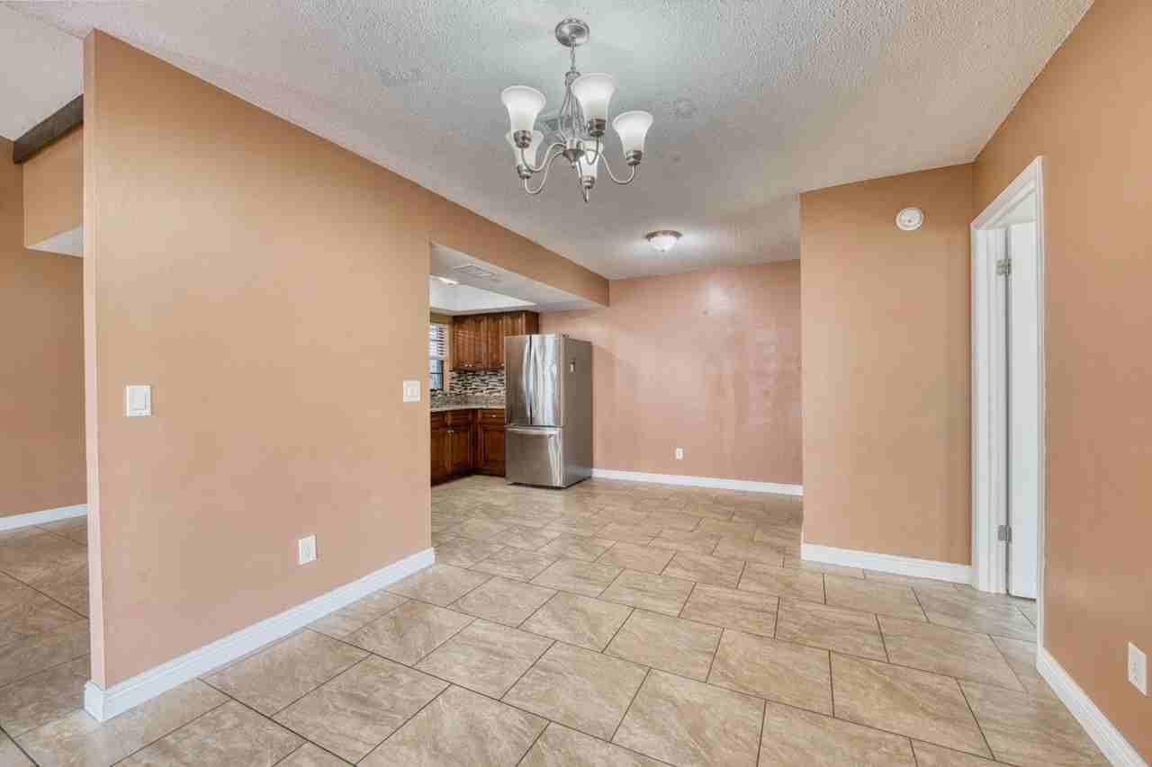 10007 Oakengate Pl - Photo 7 of 15