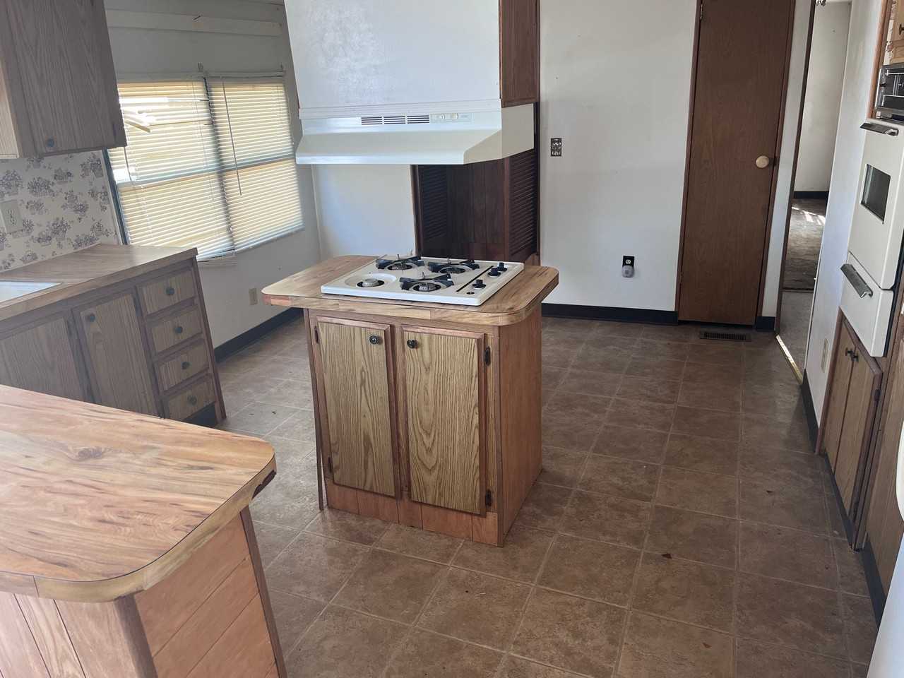 5501 9th St - Photo 2 of 6