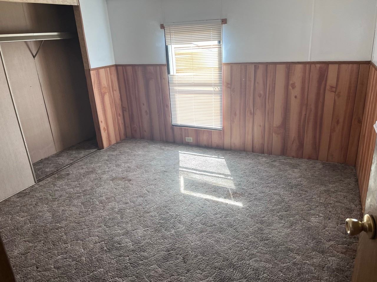 5501 9th St - Photo 3 of 6