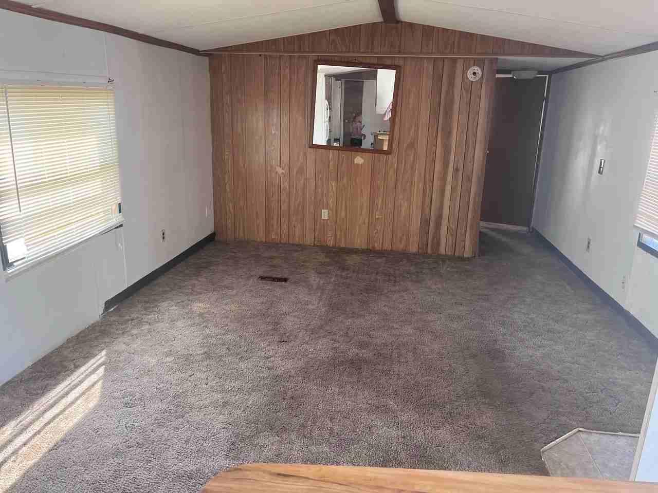 5501 9th St - Photo 5 of 6
