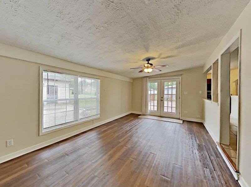 15444 Alameda Ave - Photo 2 of 9