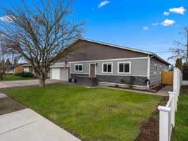 featured image of 1051 W Oak St