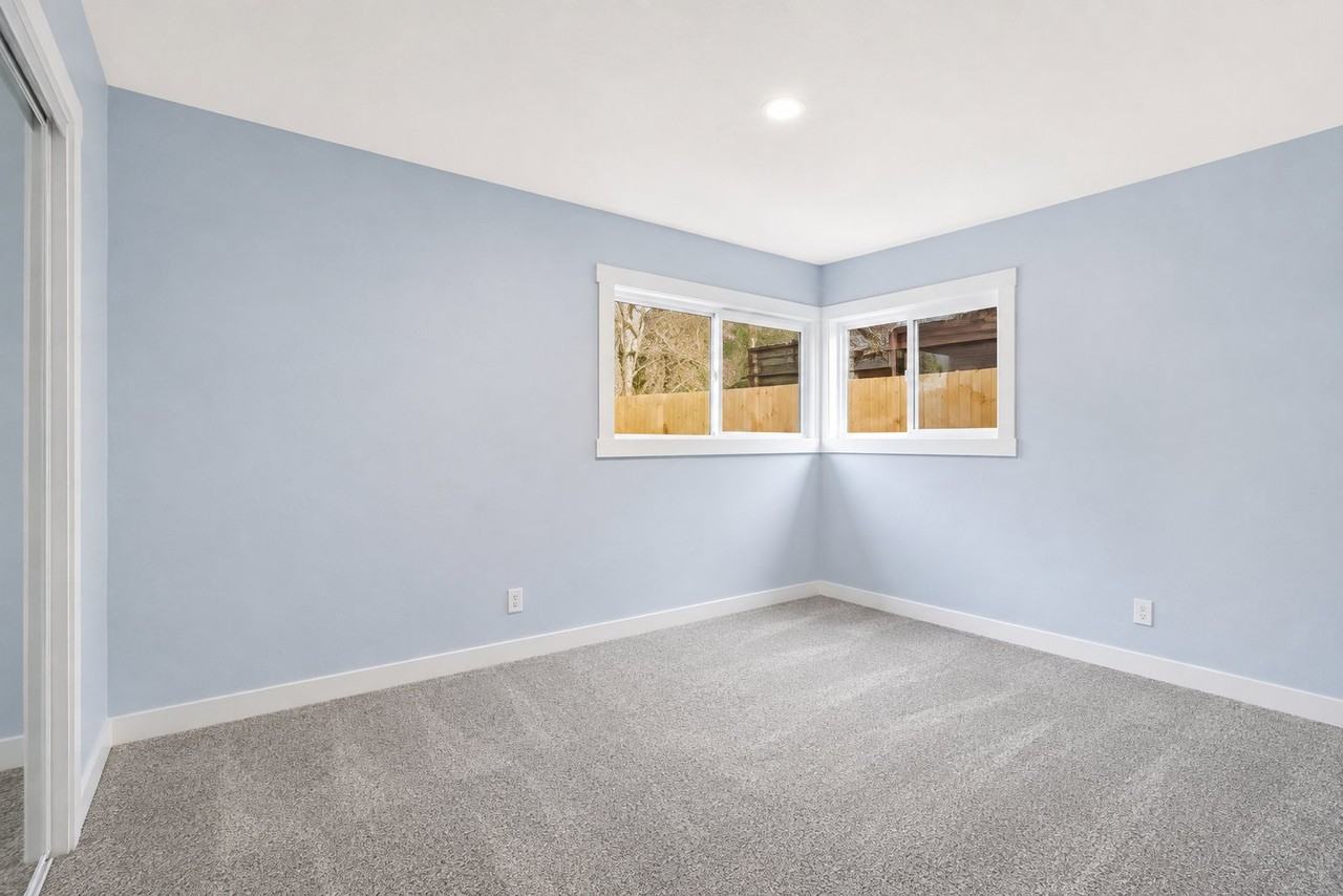 1051 W Oak St - Photo 6 of 10