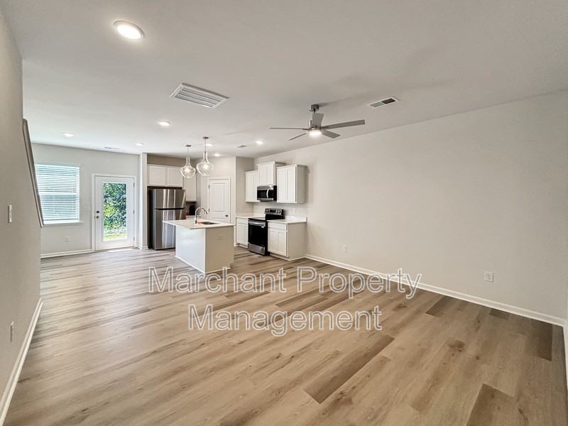 119 Stoneview Way - Photo 4 of 23