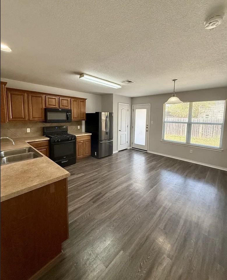 3302 Etheredge Dr - Photo 5 of 19