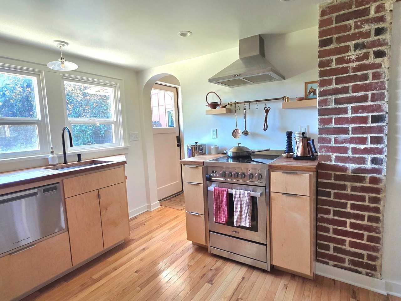 2281 Friendly St - Photo 6 of 20