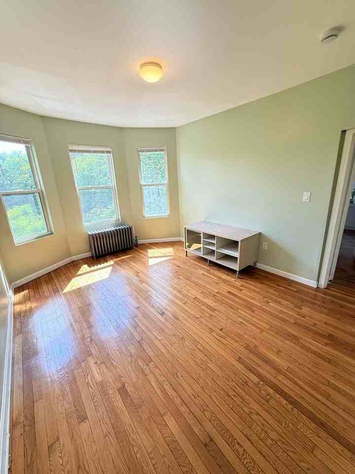 154 Stanwood St #3 - Photo 4 of 18