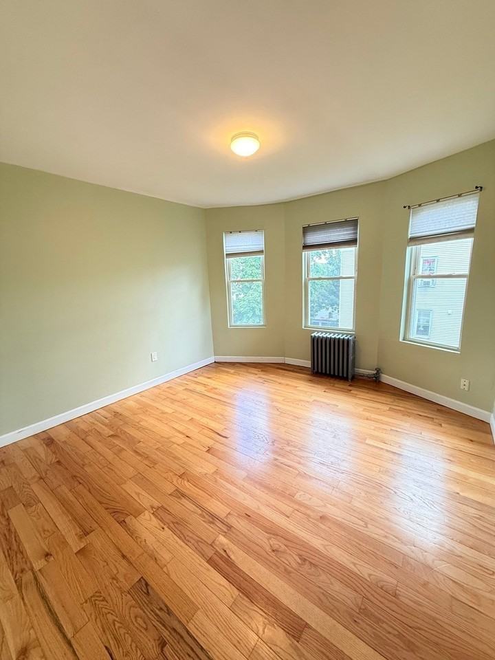 154 Stanwood St #3 - Photo 5 of 18