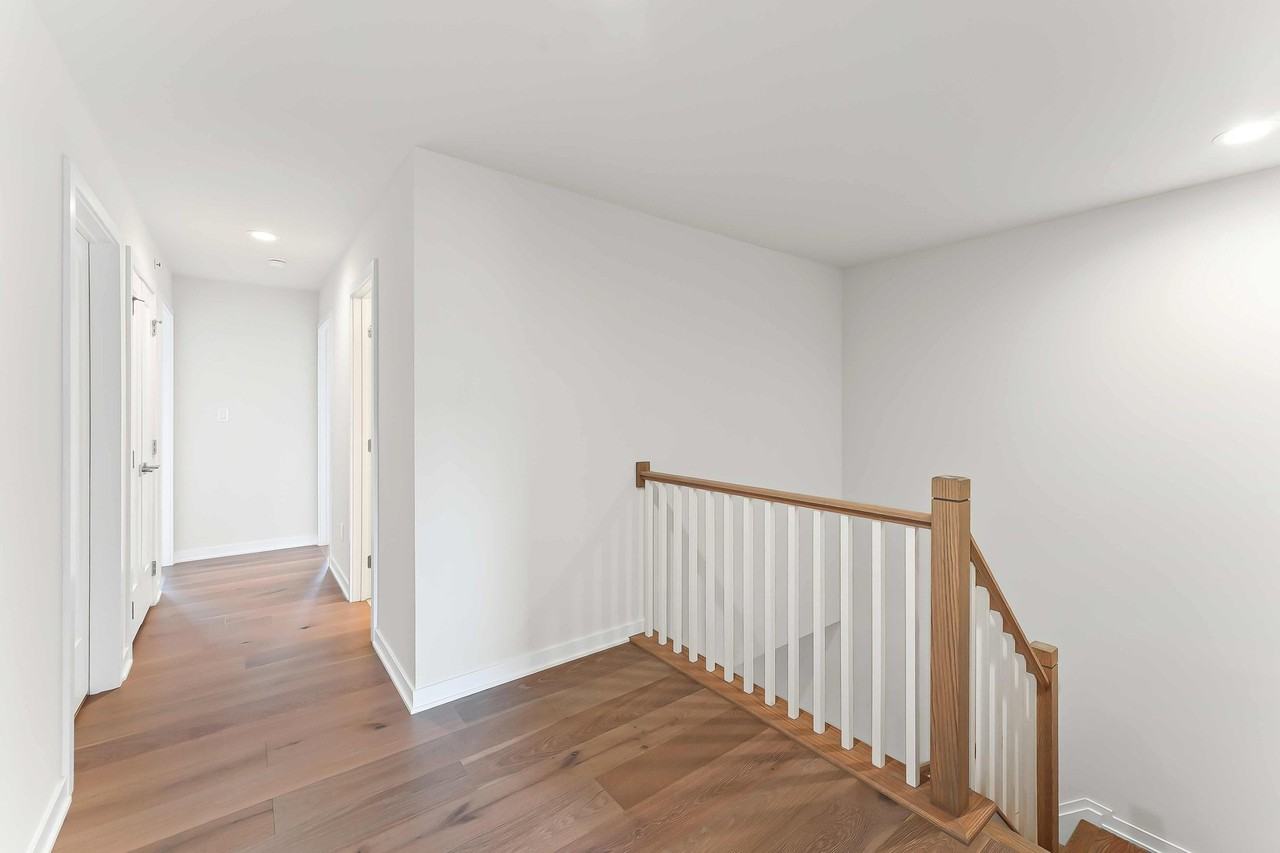178 Kennedy Dr - Photo 3 of 16