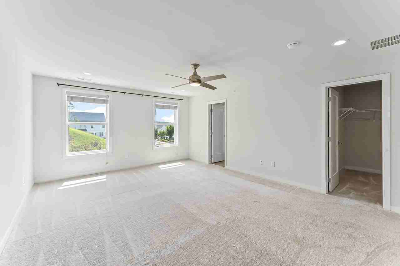 178 Kennedy Dr - Photo 4 of 16