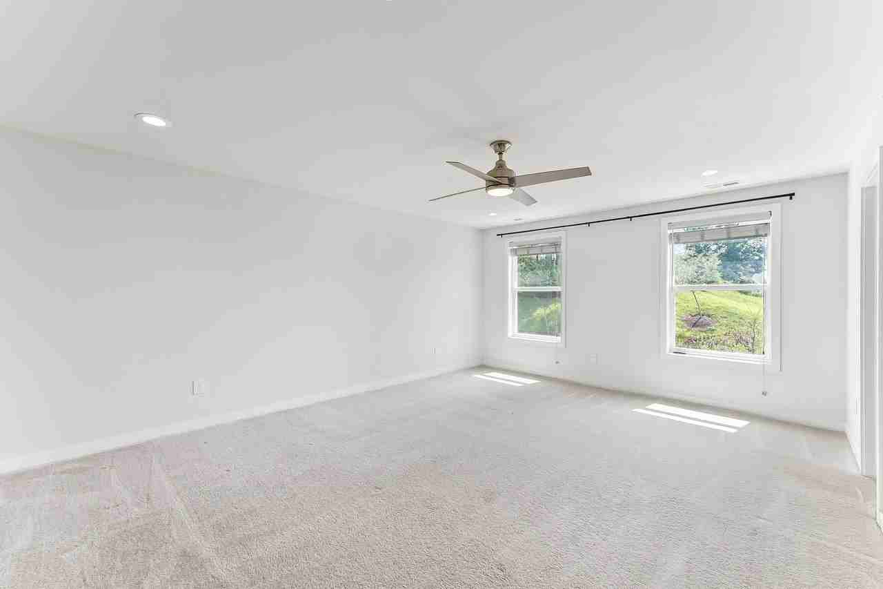 178 Kennedy Dr - Photo 5 of 16