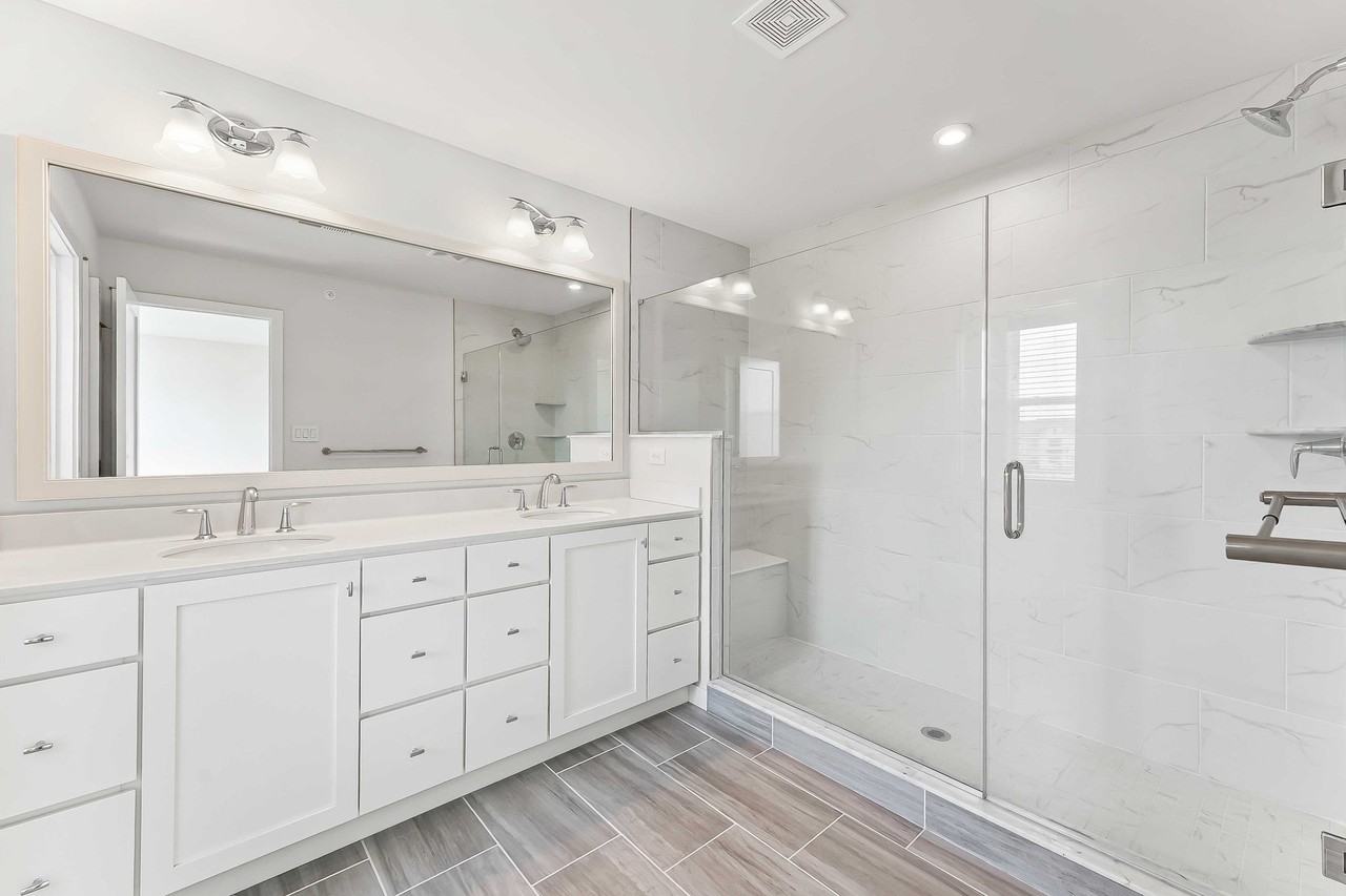 178 Kennedy Dr - Photo 6 of 16