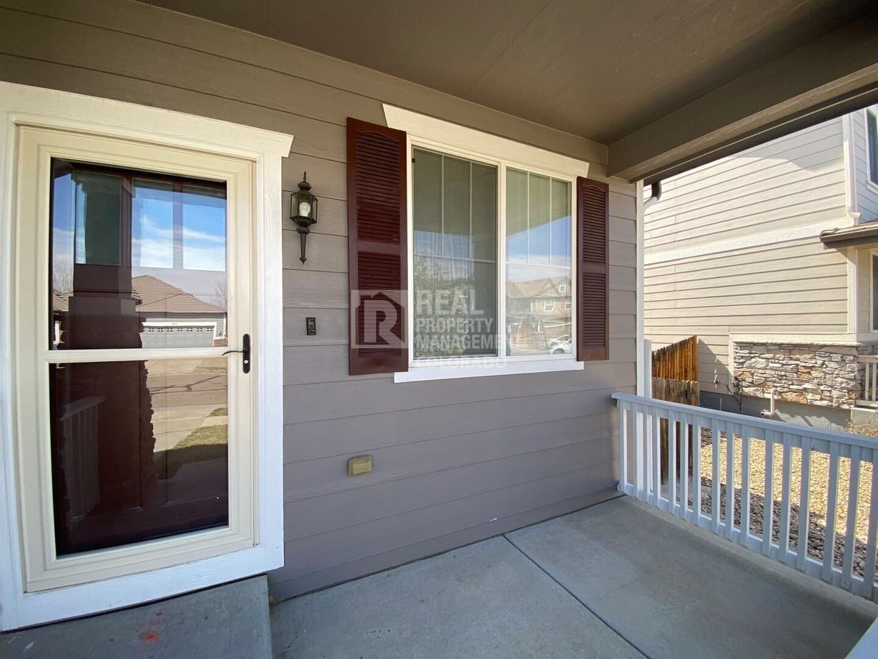 628 Mathews Way - Photo 2 of 25