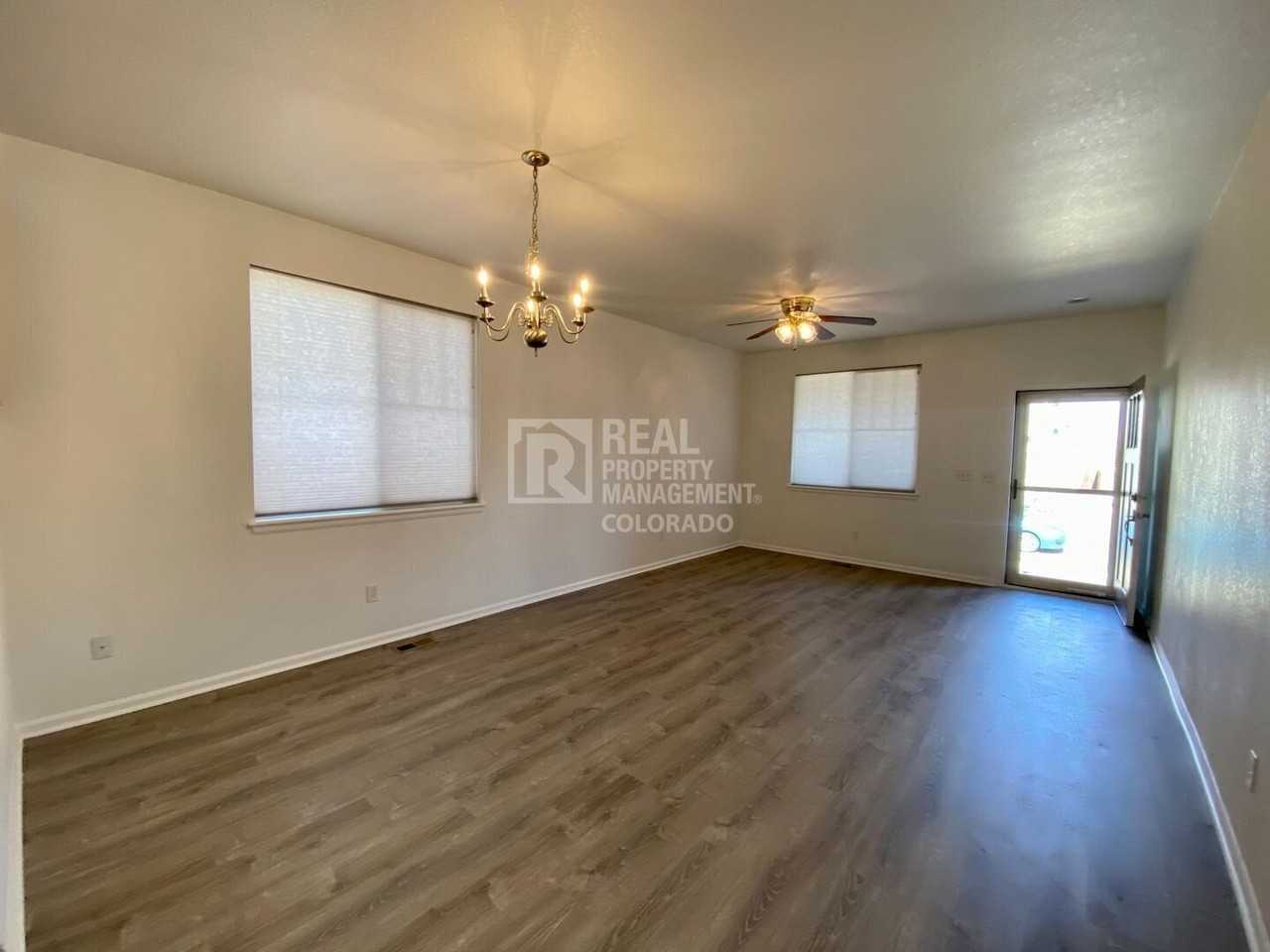 628 Mathews Way - Photo 3 of 25