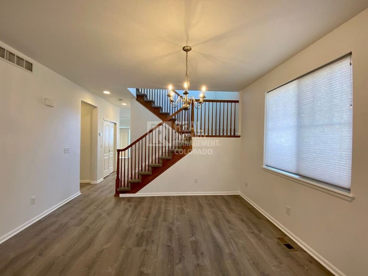 628 Mathews Way - Photo 5 of 25