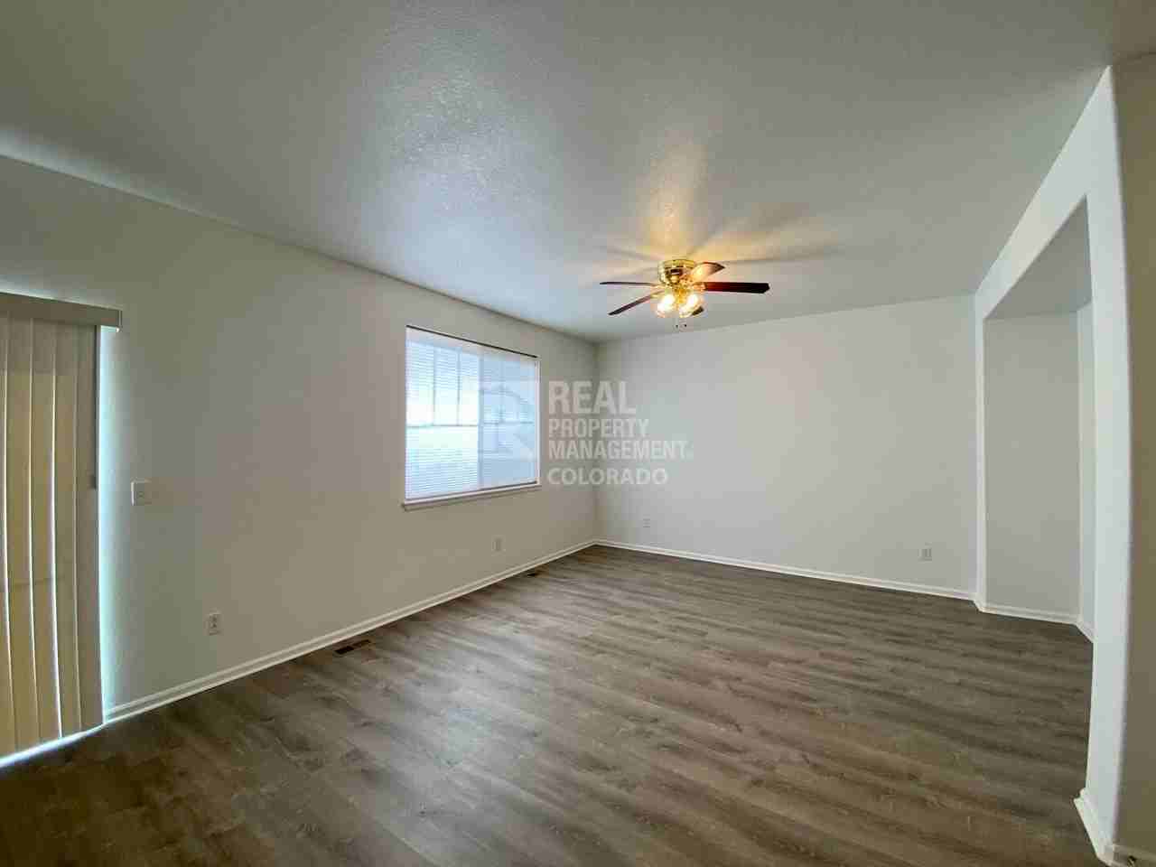 628 Mathews Way - Photo 6 of 25