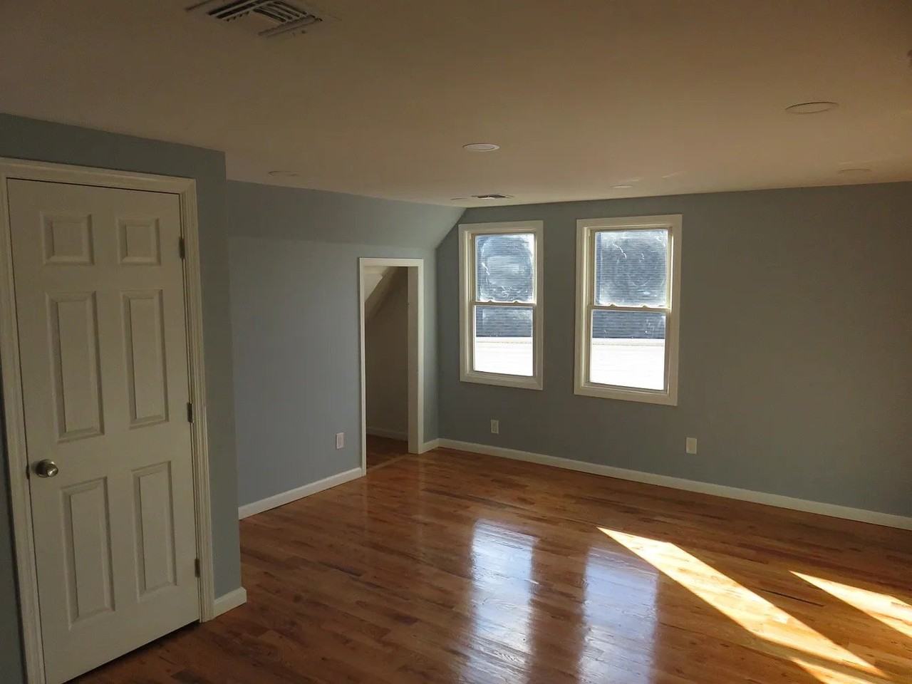 166 Catherine St #2 - Photo 5 of 9