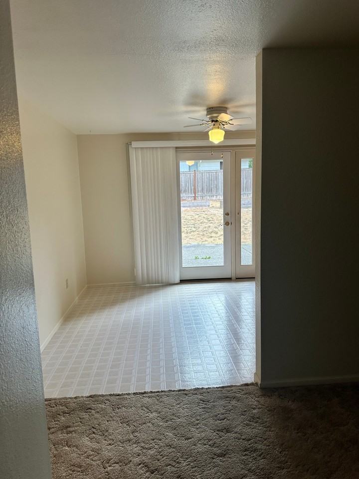 5707 Sunset Ln - Photo 4 of 20