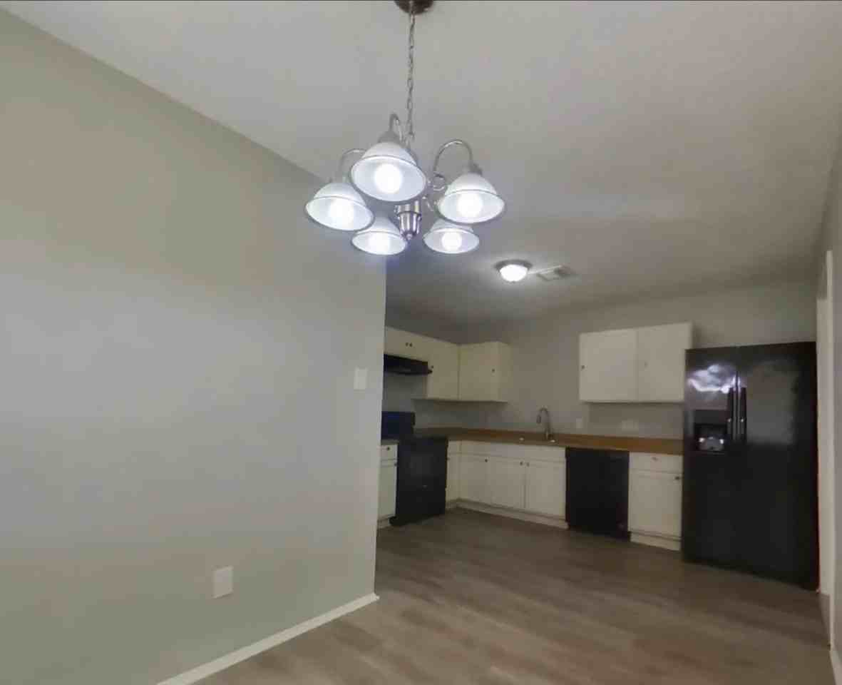 1404 Nw 58th Ave - Photo 2 of 12