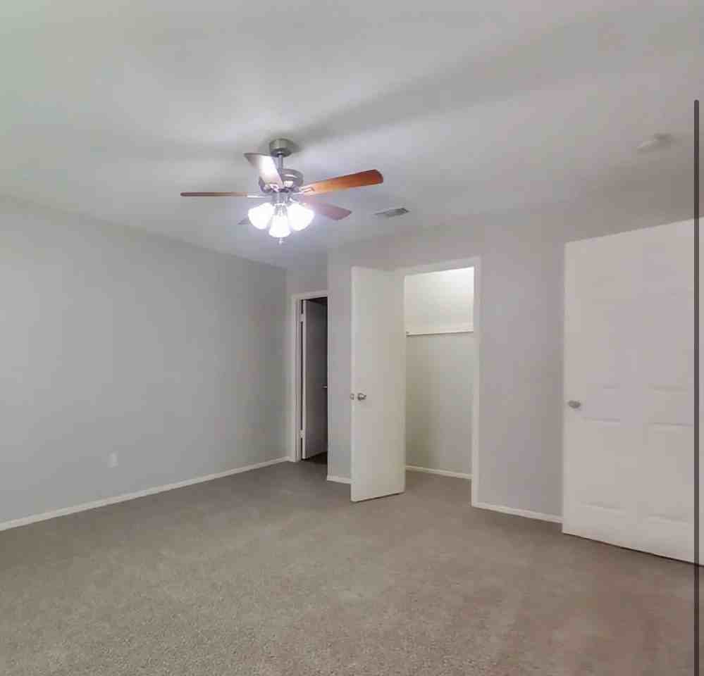 1404 Nw 58th Ave - Photo 4 of 12