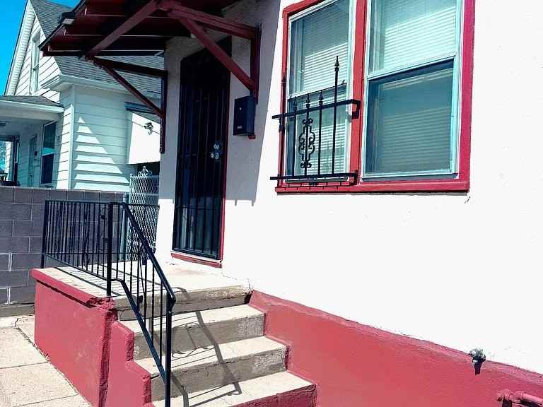 1315 E 4th St #1315 - Photo 2 of 20